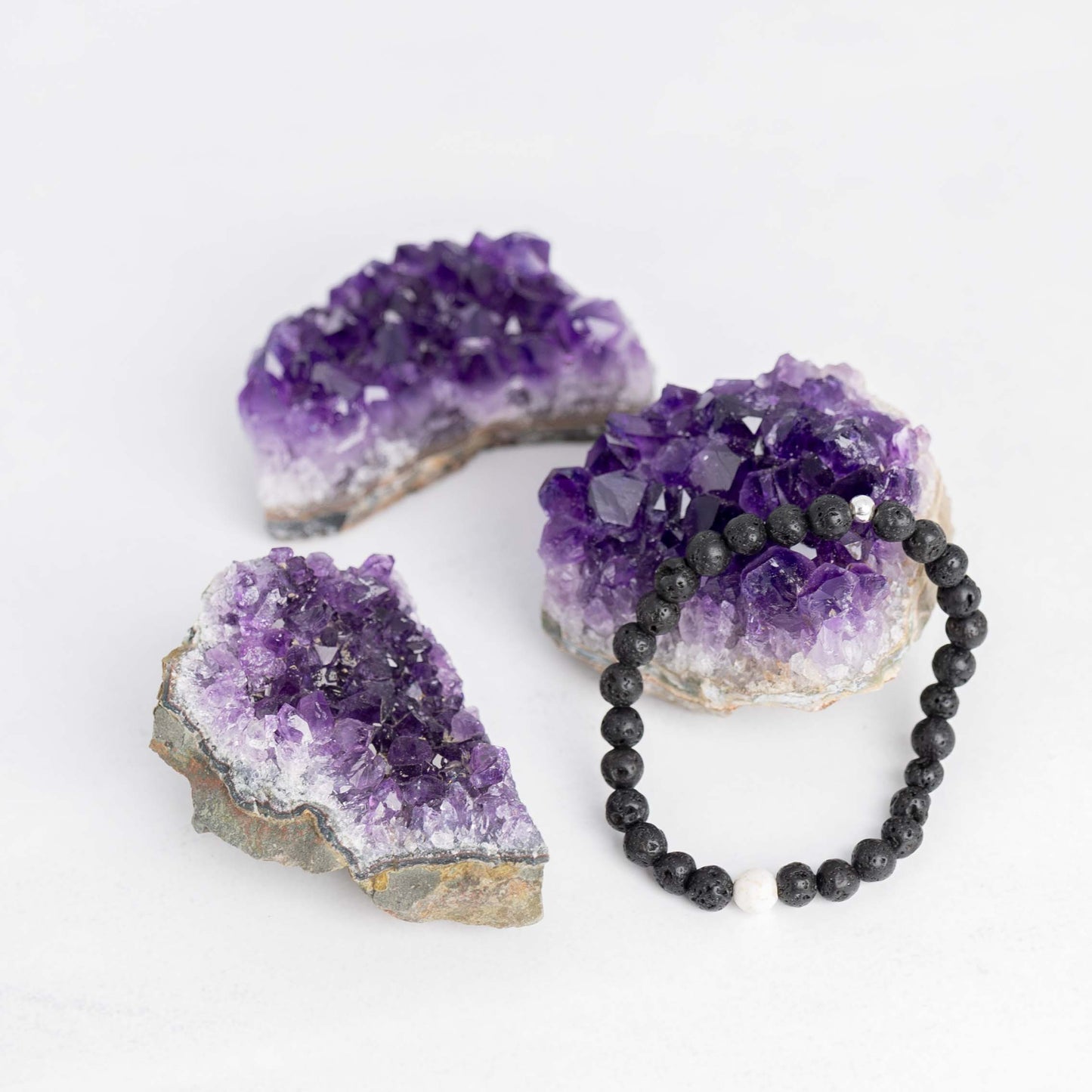 Amethyst Stufe – natürlicher Edelstein zur Dekoration & Energiearbeit. Harmonisiert Räume und bringt Ruhe & Klarheit