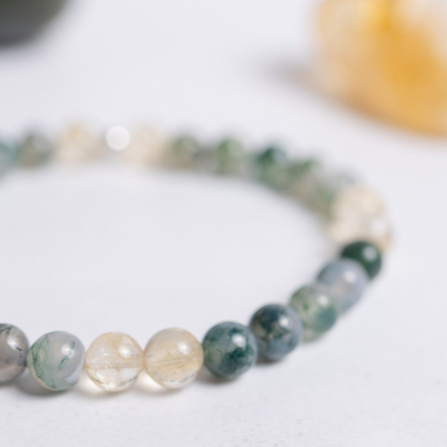 Armband mit 4 mm Perlen aus Citrin & Moosachat – Lass Los Kollektion. Unterstützt beim Befreien & Strahlen. Handgefertigt.