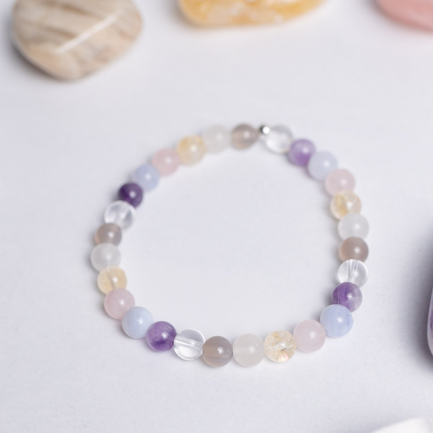 Chakra Armband mit 6mm Perlen – handgefertigter Schmuck mit 7 Edelsteinen zur Unterstützung von Energiezentren und innerem Gleichgewicht