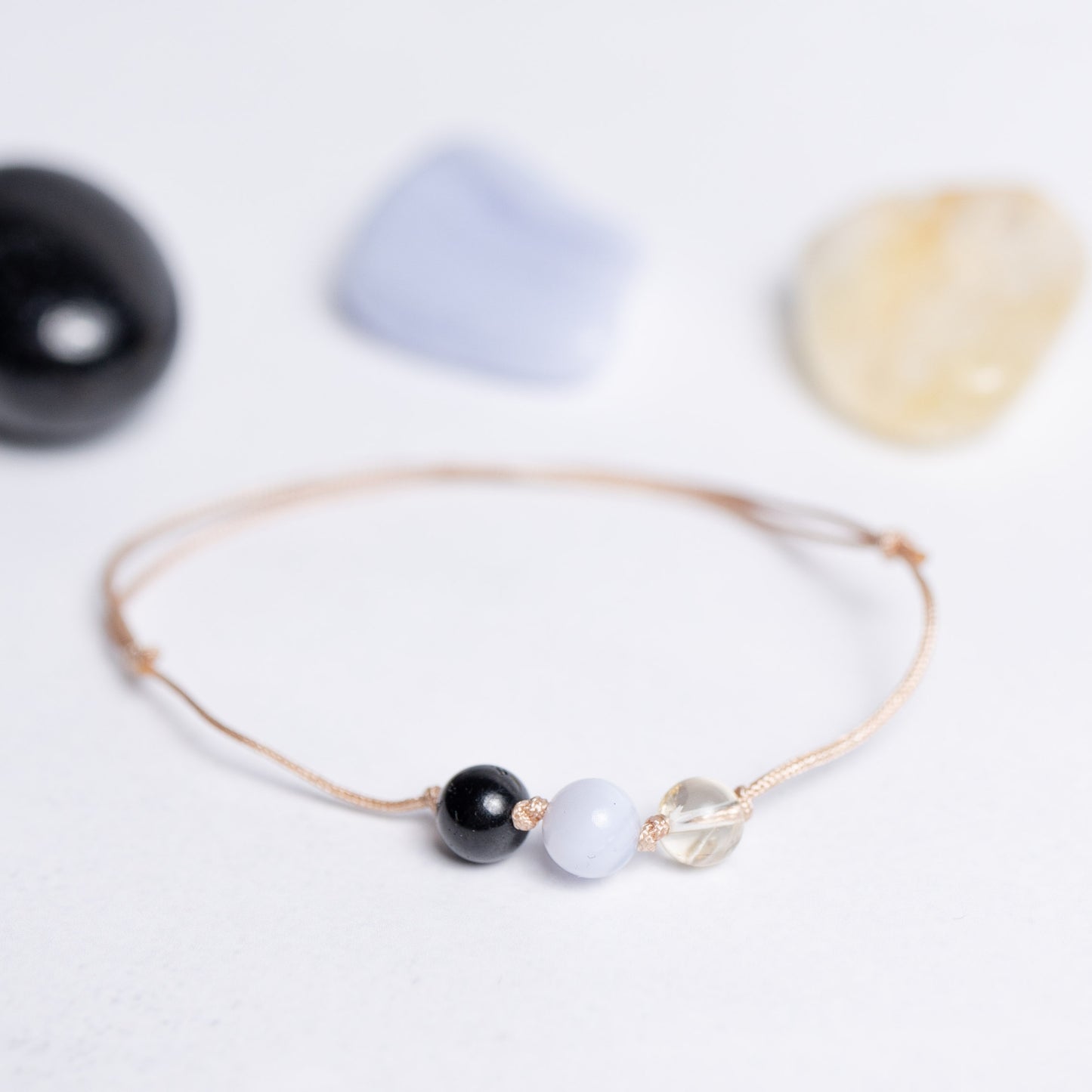 Human Design Armband Manifestor – Citrin, Chalcedon und Schwarzer Turmalin auf Nylonband mit 6mm Perle