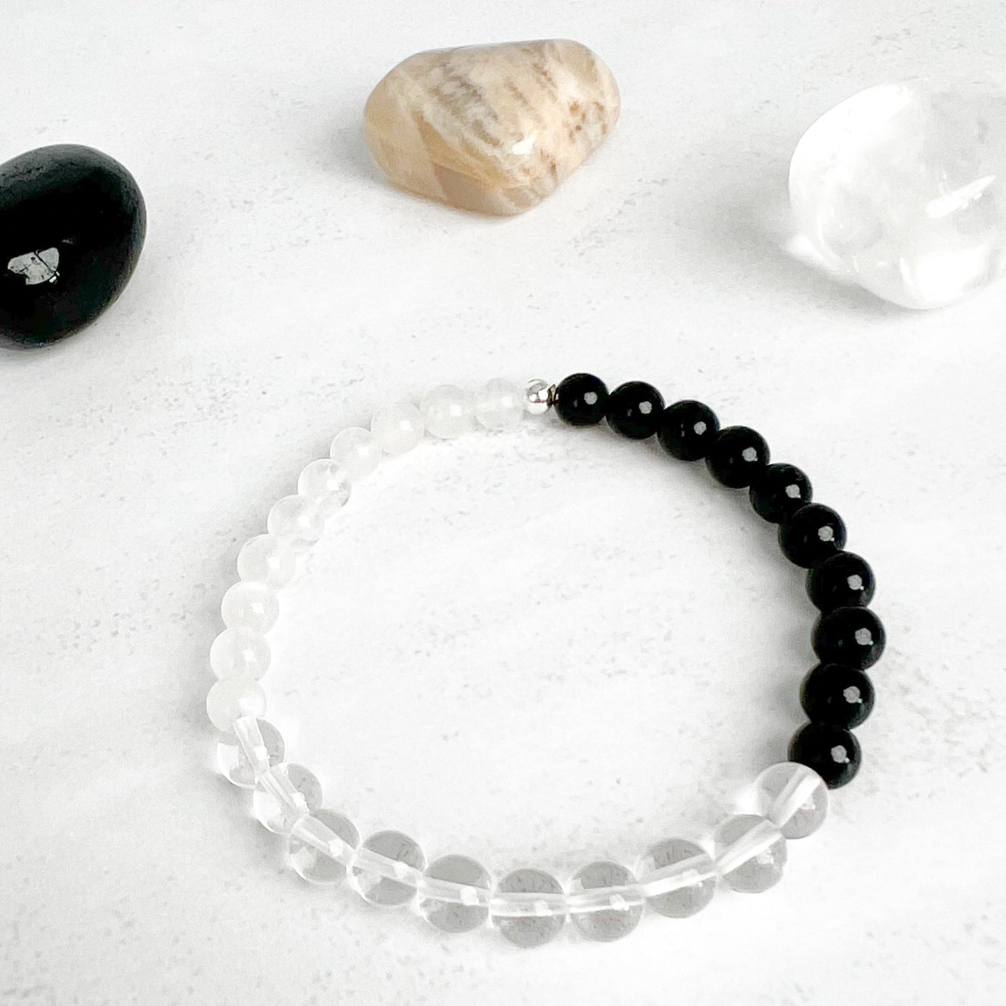 Human Design Armband Reflektor – handgefertigt mit 6 mm Edelsteinperlen aus Bergkristall, Mondstein & Turmalin, energetischer Schmuck für Klarheit & Balance