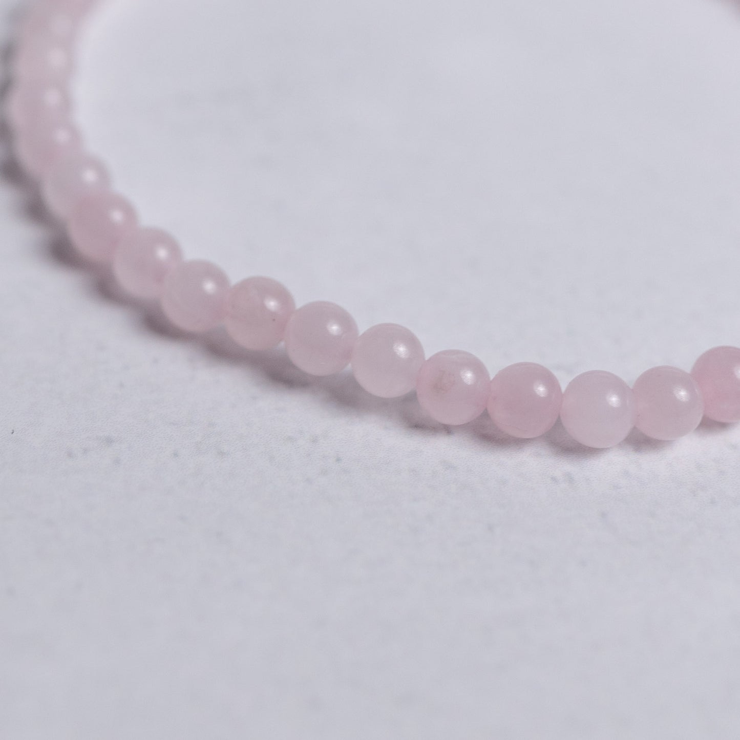 Handgefertigte Kette mit 4mm Edelstein-Perlen – Steinsorte individuell wählbar – einzigartiger Schmuck von Moonlight Edelsteine