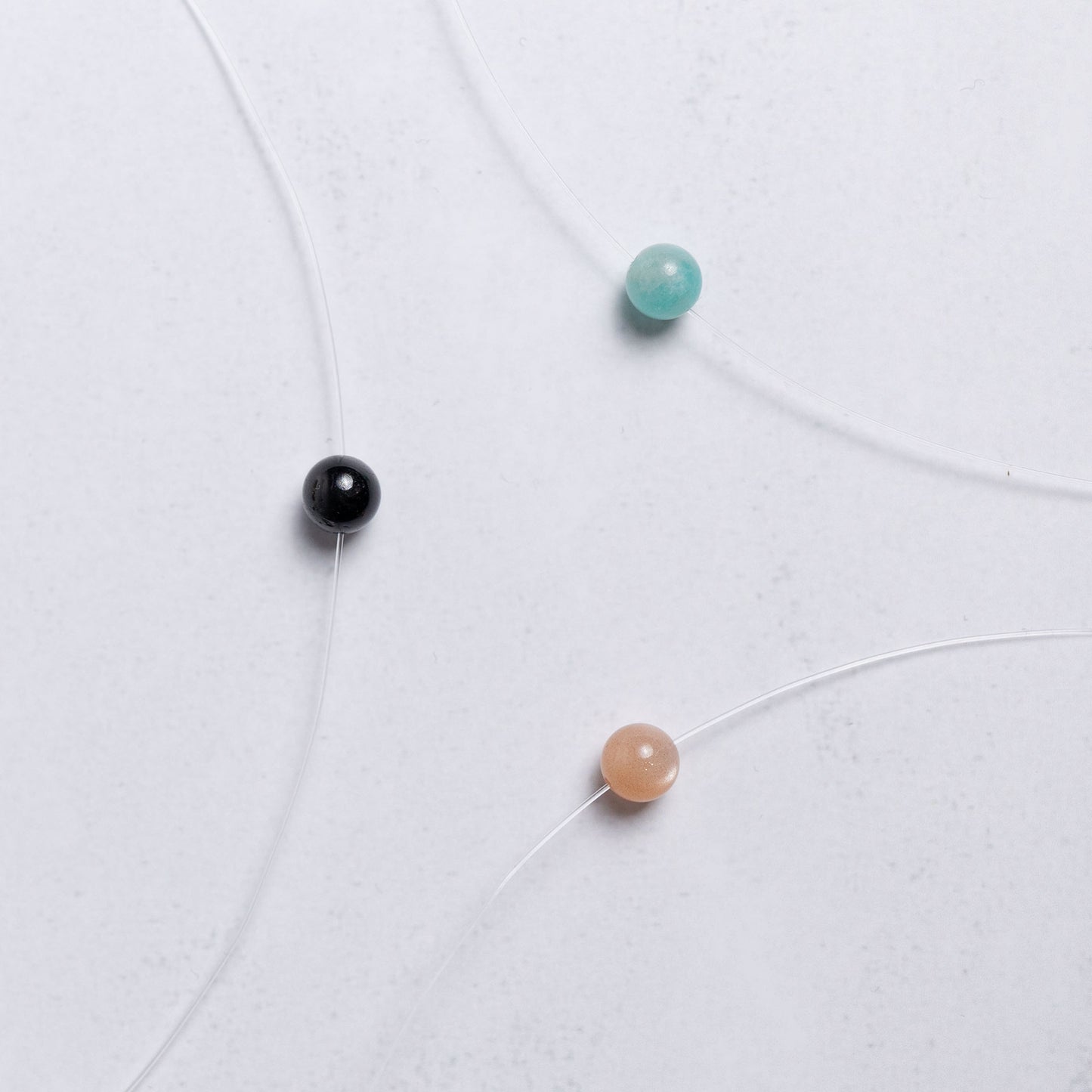 Kette mit 6mm Edelstein-Perle nach Wahl – transparentes Nylonband – handgefertigter Schmuck von Moonlight Edelsteine