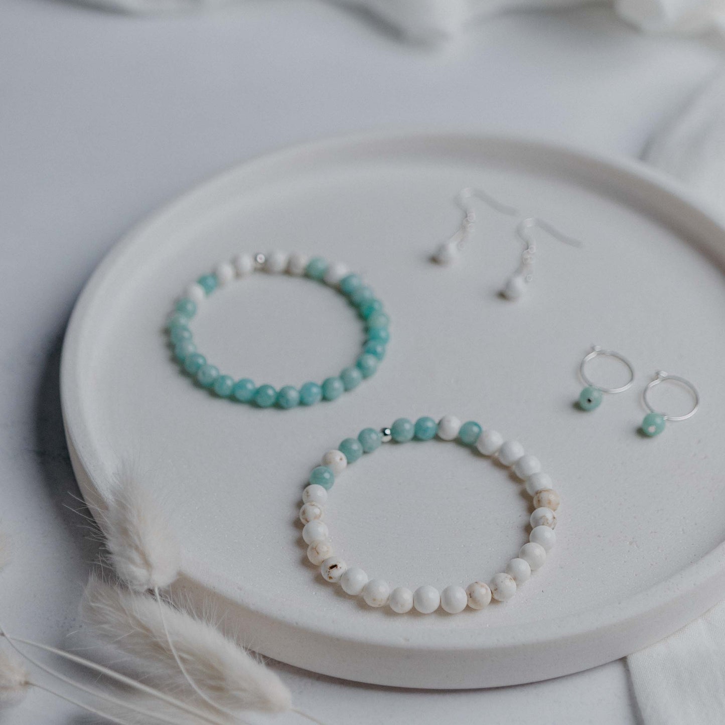 Lebensfreude Armband mit Amazonit und Magnesit – liebevoll handgemacht von Moonlight. Dein Begleiter für Freude, Geduld und positive Energie.