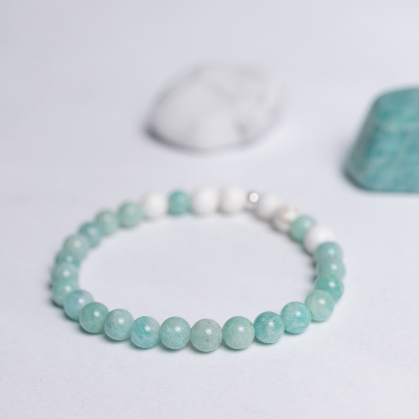 Lebensfreude Armband mit 6mm Perlen aus Amazonit und Magnesit – handgefertigter Edelsteinschmuck für innere Ruhe und Lebenslust