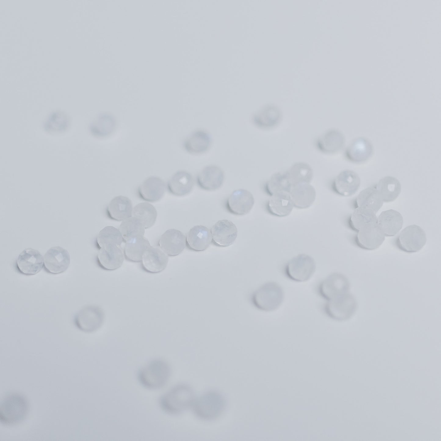 Mondstein weiß - Perle - 4mm - facettet