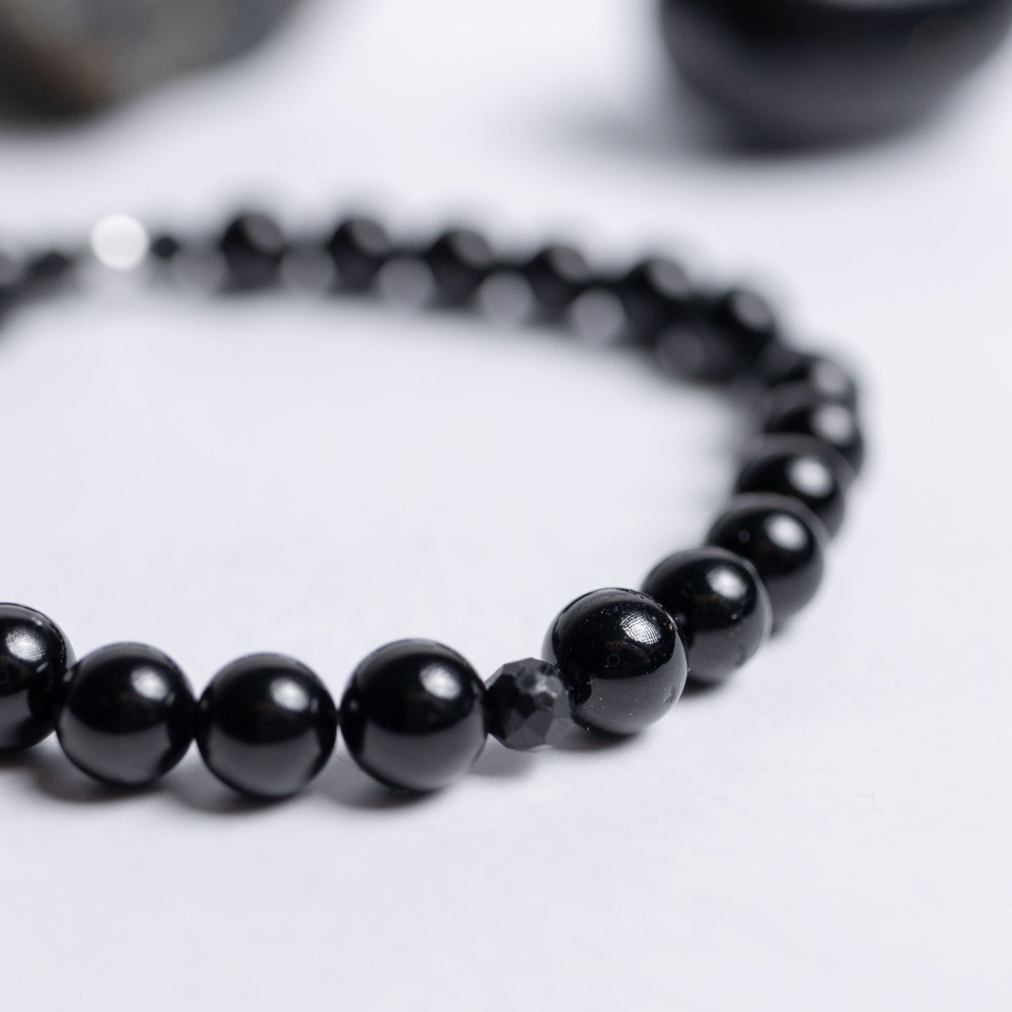 Schutz Armband mit 6mm schwarzen Turmalin Perlen – handgefertigt von Moonlight Edelsteine