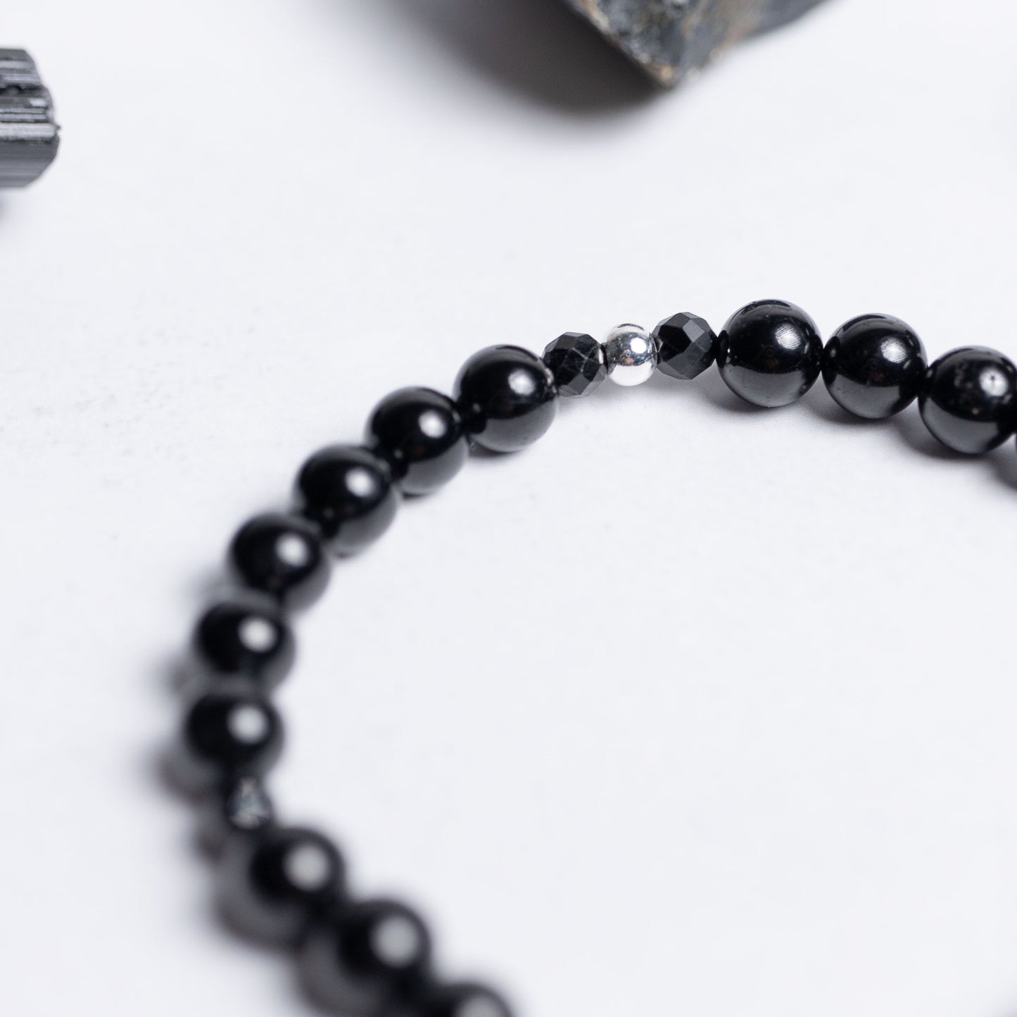 Schutz Armband mit 6mm schwarzen Turmalin Perlen – handgefertigt von Moonlight Edelsteine
