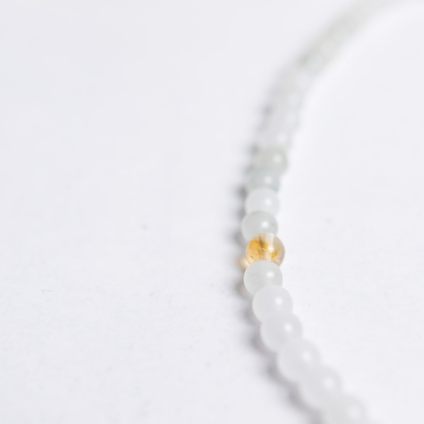 Surf die Welle Kette mit 4mm Perlen aus Achat, Jade und Citrin – feiner Edelsteinschmuck für Balance, Vertrauen und Lebensfreude