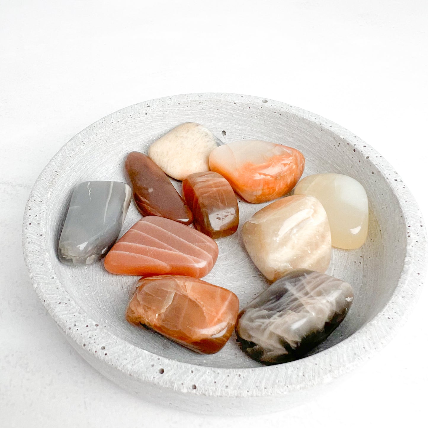 Trommelstein Mondstein Mix (weiß, schwarz, rosé) – Heilstein für Intuition, Weiblichkeit, Balance und innere Zyklen. Von Moonlight Edelsteine.