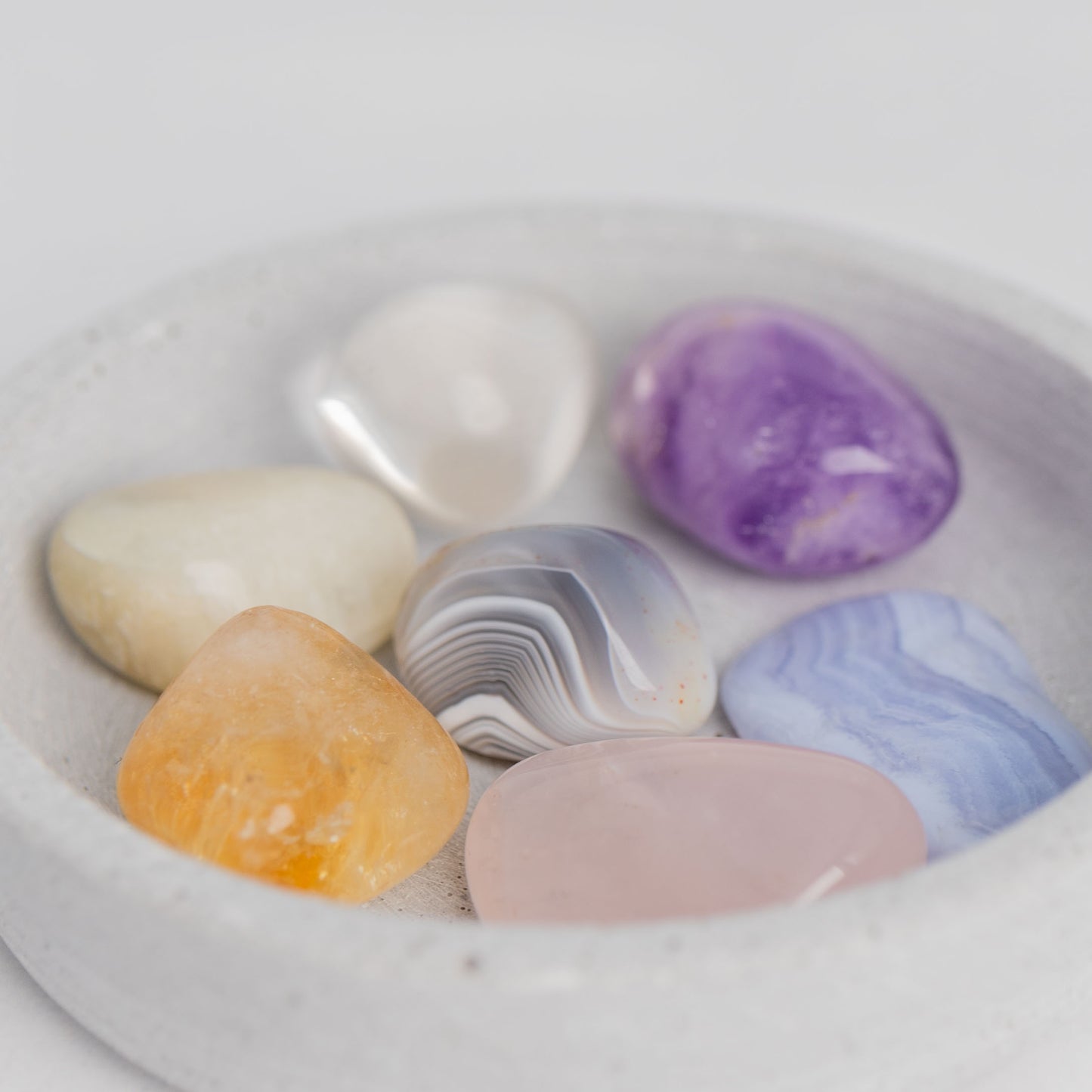 Trommelstein Set Chakra – 7 ausgewählte Edelsteine für Harmonie & Energieausgleich der Chakren.