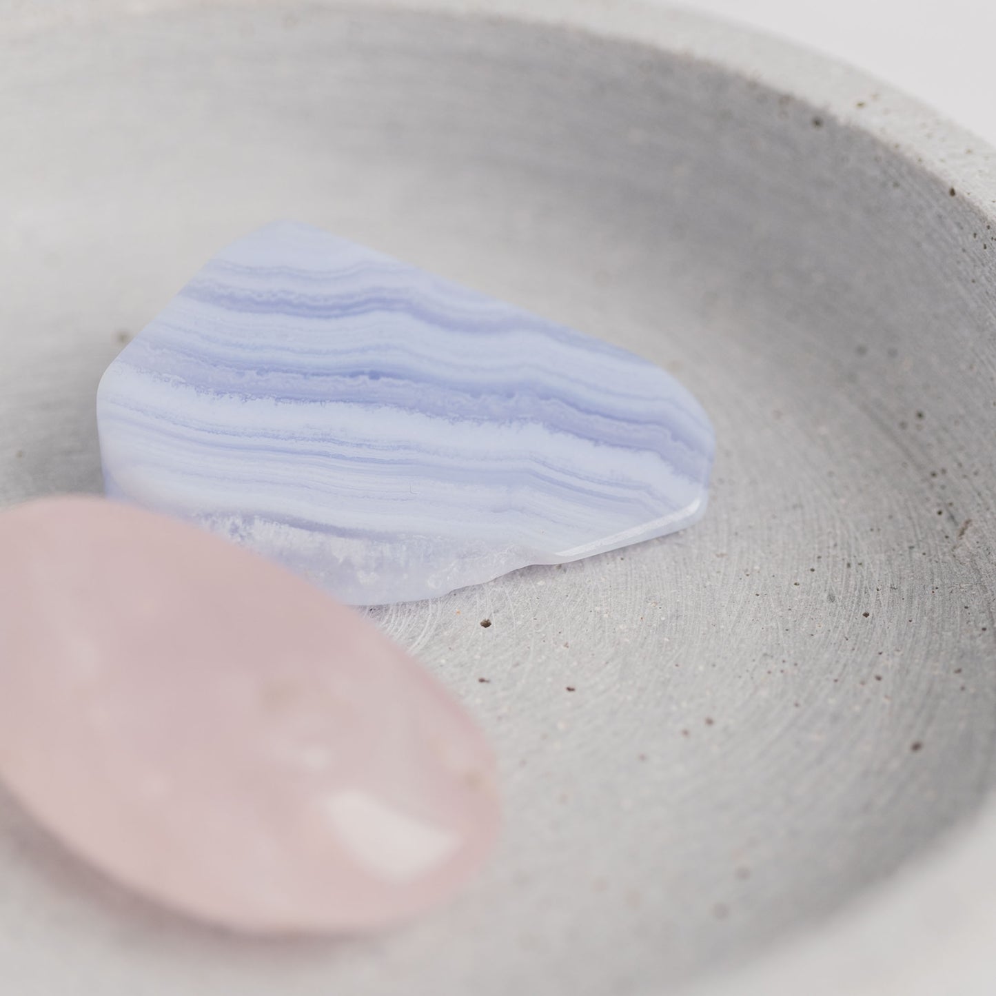 Trommelstein Set Selbstliebe – Rosenquarz & Chalcedon für Herzöffnung, Selbstvertrauen & liebevolle Stärke