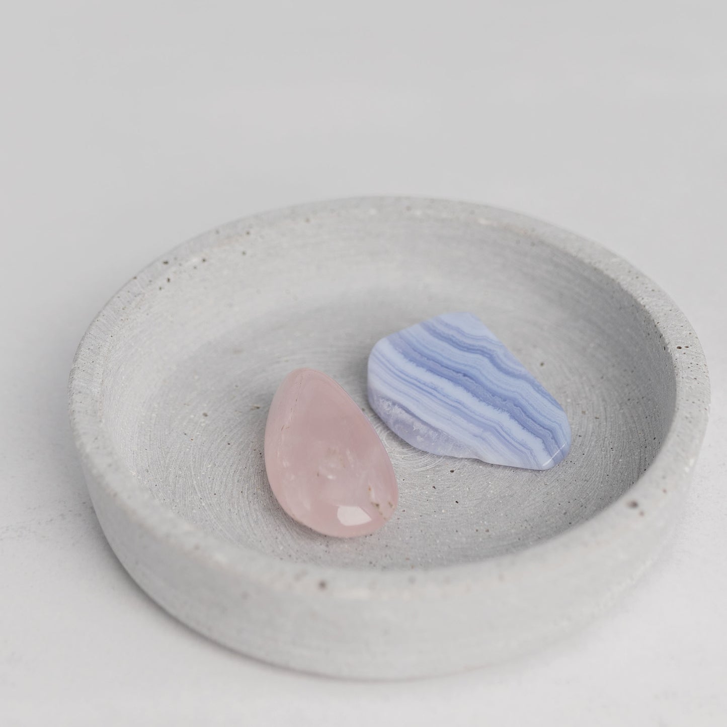 Trommelstein Set Selbstliebe – Rosenquarz & Chalcedon für Herzöffnung, Selbstvertrauen & liebevolle Stärke