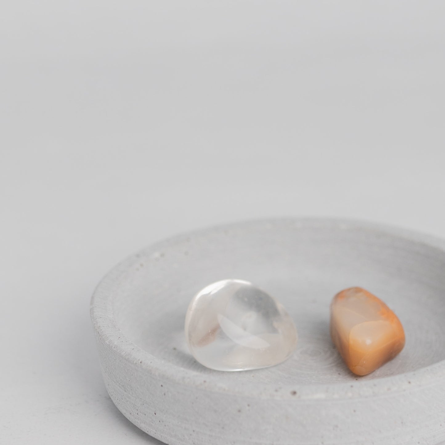 Trommelstein Set Zurück zu dir – Bergkristall & Mondstein für Klarheit, Intuition & innere Balance.