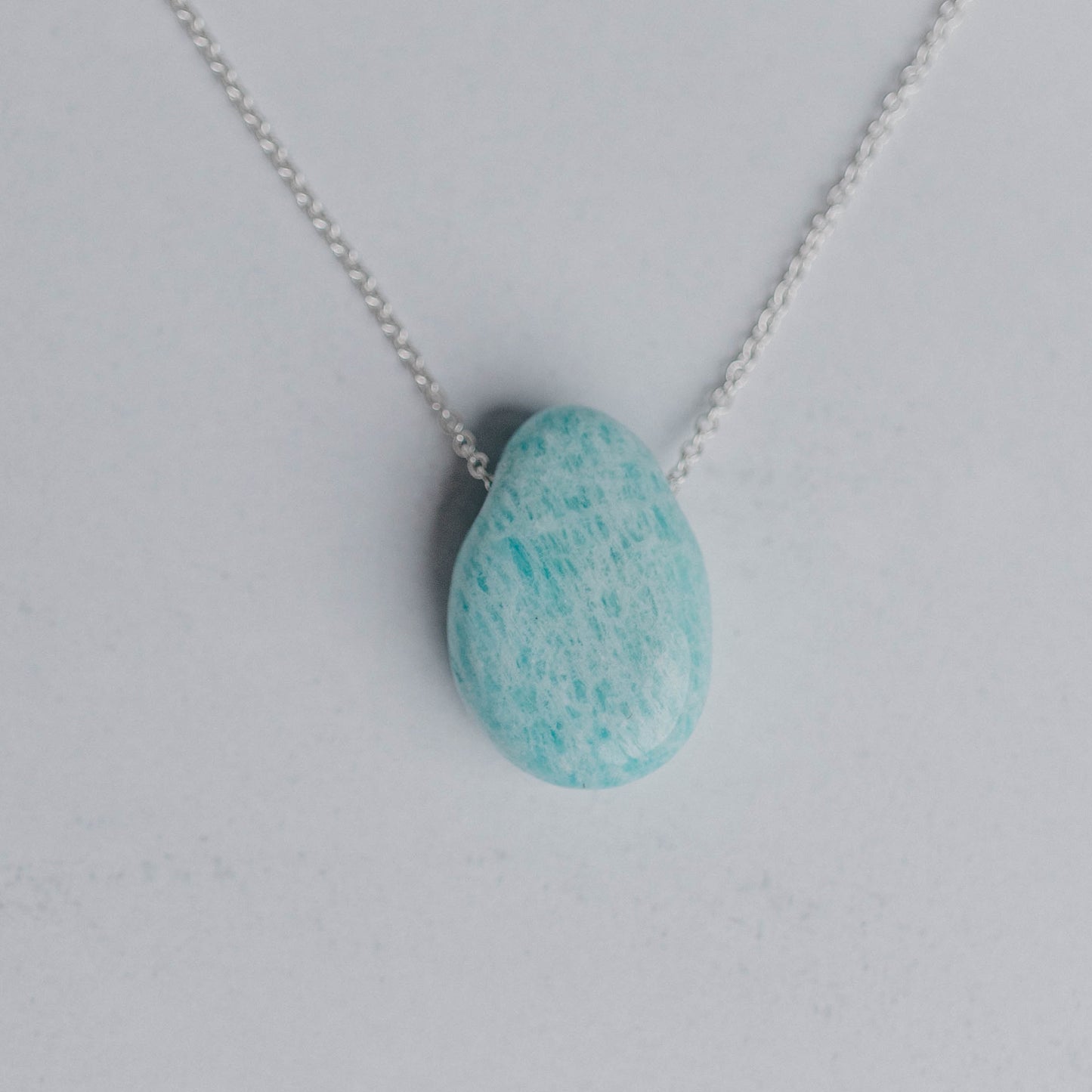 Tropfenform-Kette mit ca. 30 Edelsteinsorten zur Auswahl – handgefertigter Schmuck in Gold oder Silber von Moonlight Edelsteine.