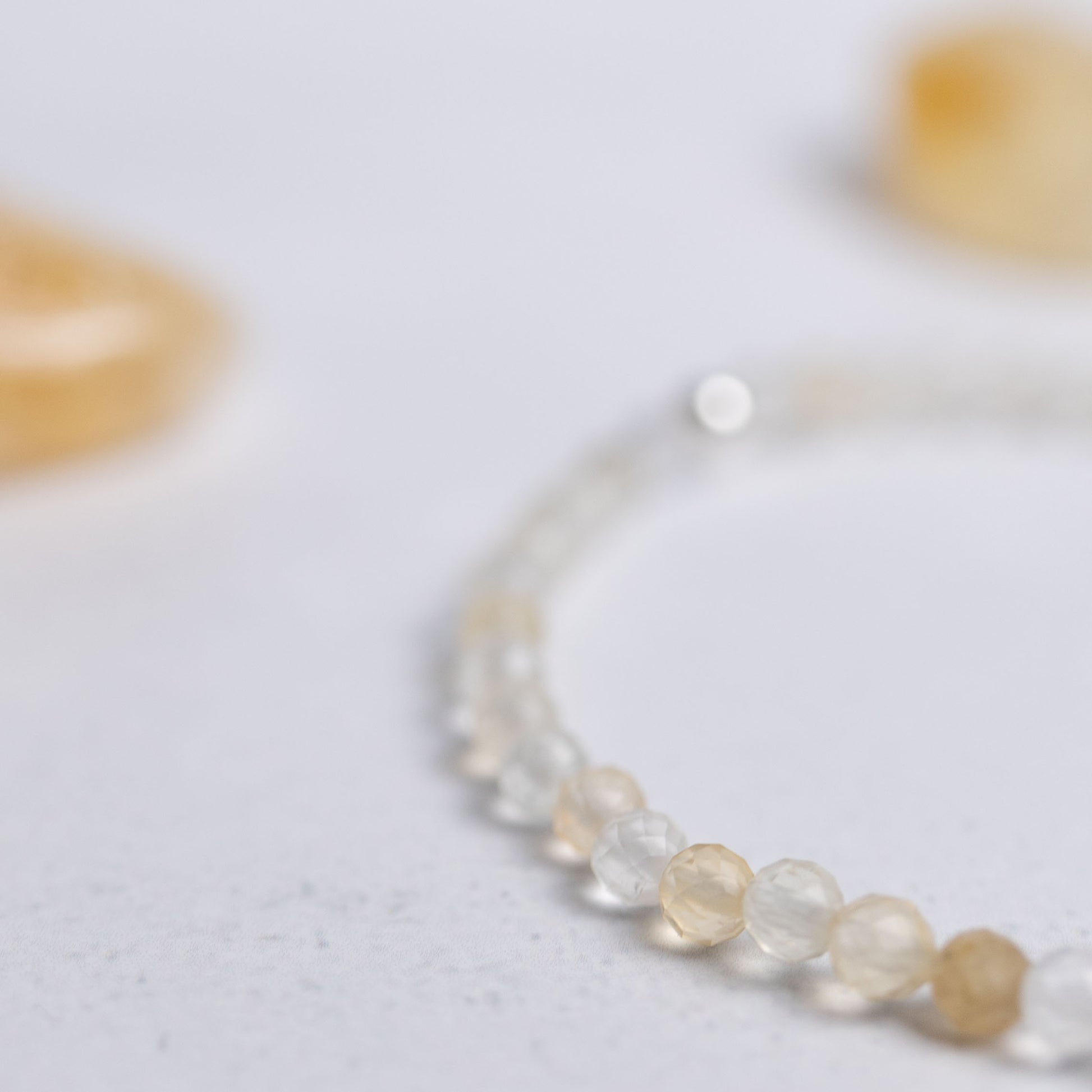 Handgefertigtes Armband mit 4mm facettierten Edelstein-Perlen – Steinsorte frei wählbar – Moonlight Edelsteine Schmuck
