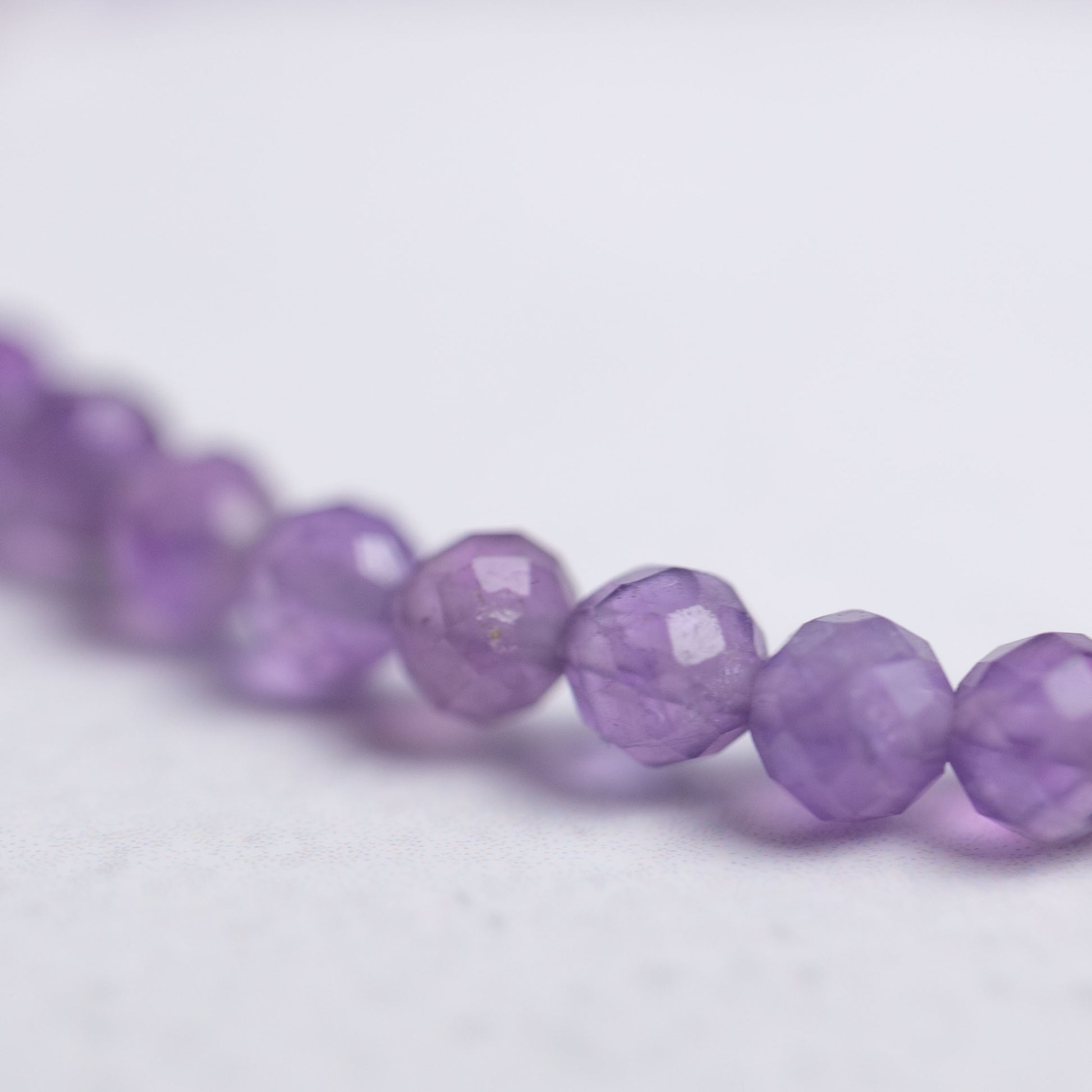 Handgefertigtes Armband mit 4mm facettierten Edelstein-Perlen – Steinsorte frei wählbar – Moonlight Edelsteine Schmuck