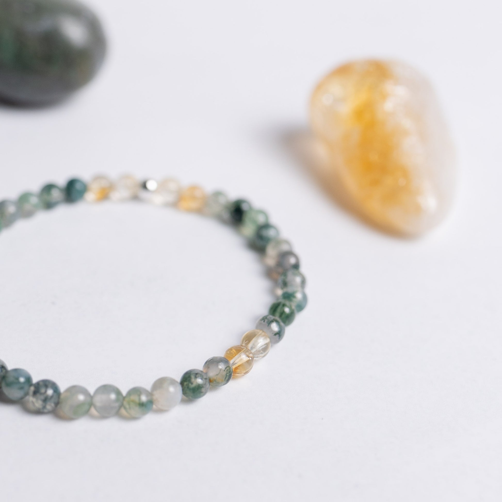 Armband mit 4 mm Perlen aus Citrin & Moosachat – Lass Los Kollektion. Unterstützt beim Befreien & Strahlen. Handgefertigt.