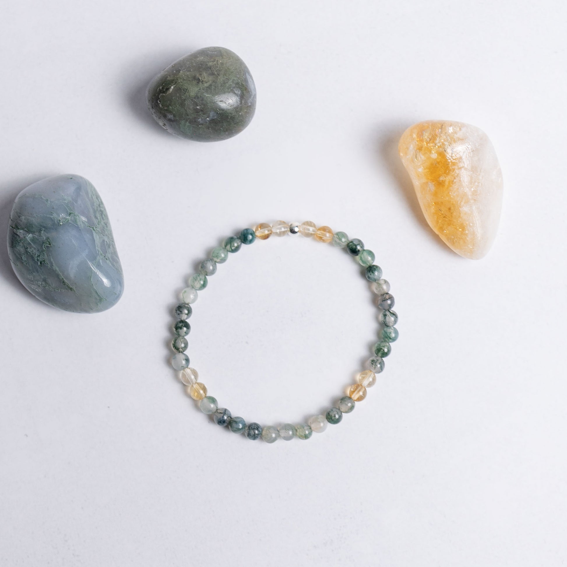 Armband mit 4 mm Perlen aus Citrin & Moosachat – Lass Los Kollektion. Unterstützt beim Befreien & Strahlen. Handgefertigt.