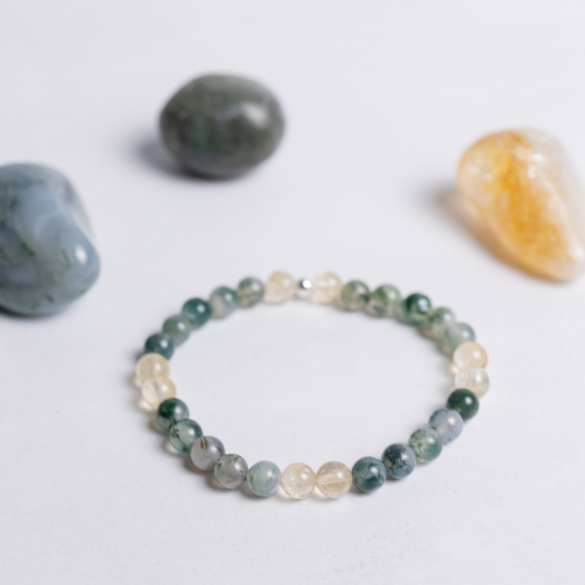 Handgefertigtes Armband mit 6 mm Citrin & Moosachat – Lass Los Kollektion. Schmuck für innere Stärke & neues Strahlen