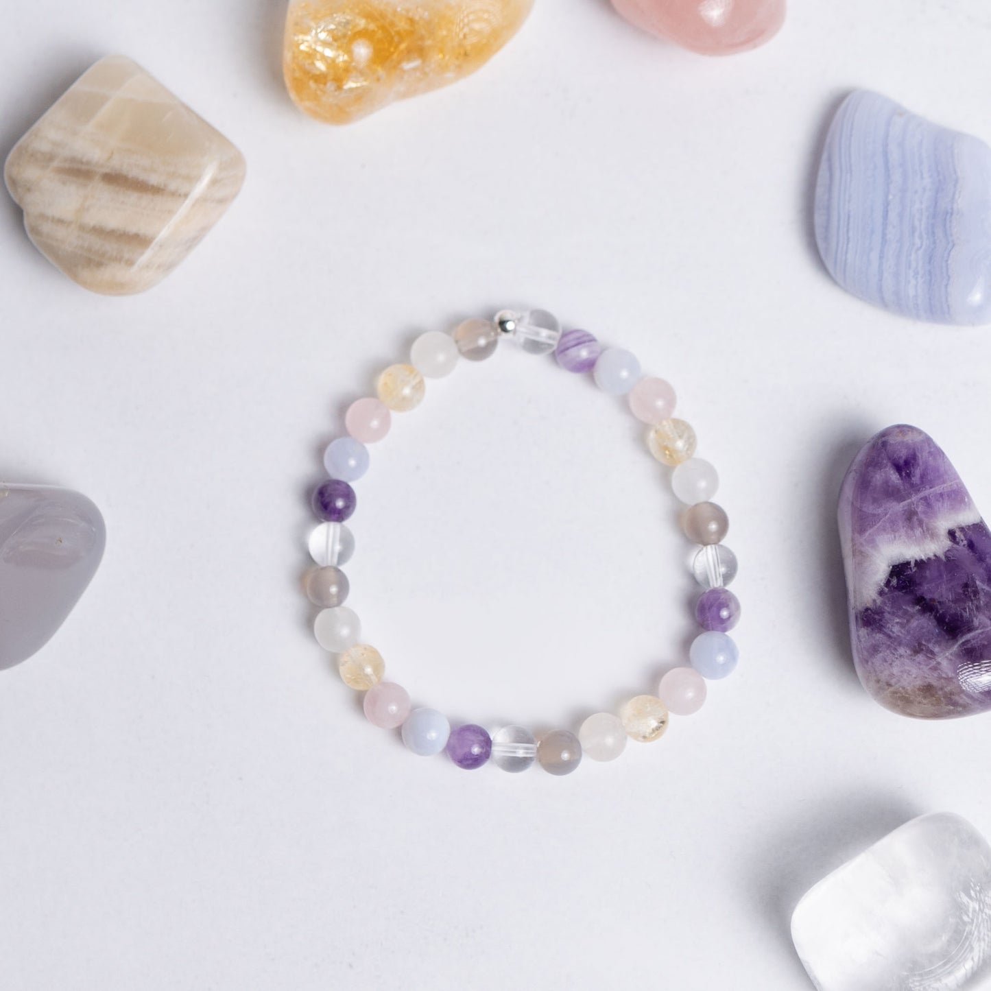 Chakra Armband mit 6mm Perlen – handgefertigter Schmuck mit 7 Edelsteinen zur Unterstützung von Energiezentren und innerem Gleichgewicht