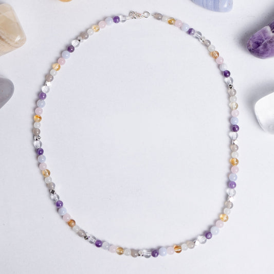 Chakra Kette mit 4mm Perlen aus sieben Edelsteinen – Edelsteinschmuck für Klarheit, Balance und spirituelles Wachstum