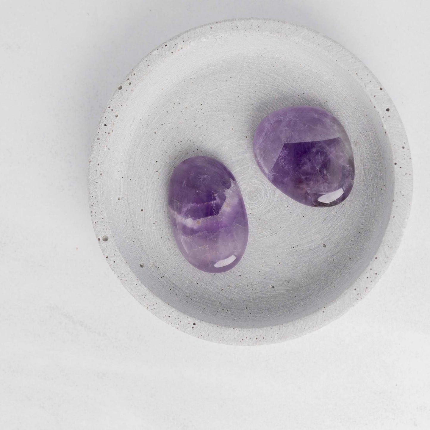 Flachstein Amethyst – Edelstein für Ruhe, Spiritualität und Schutz – Moonlight Edelsteine