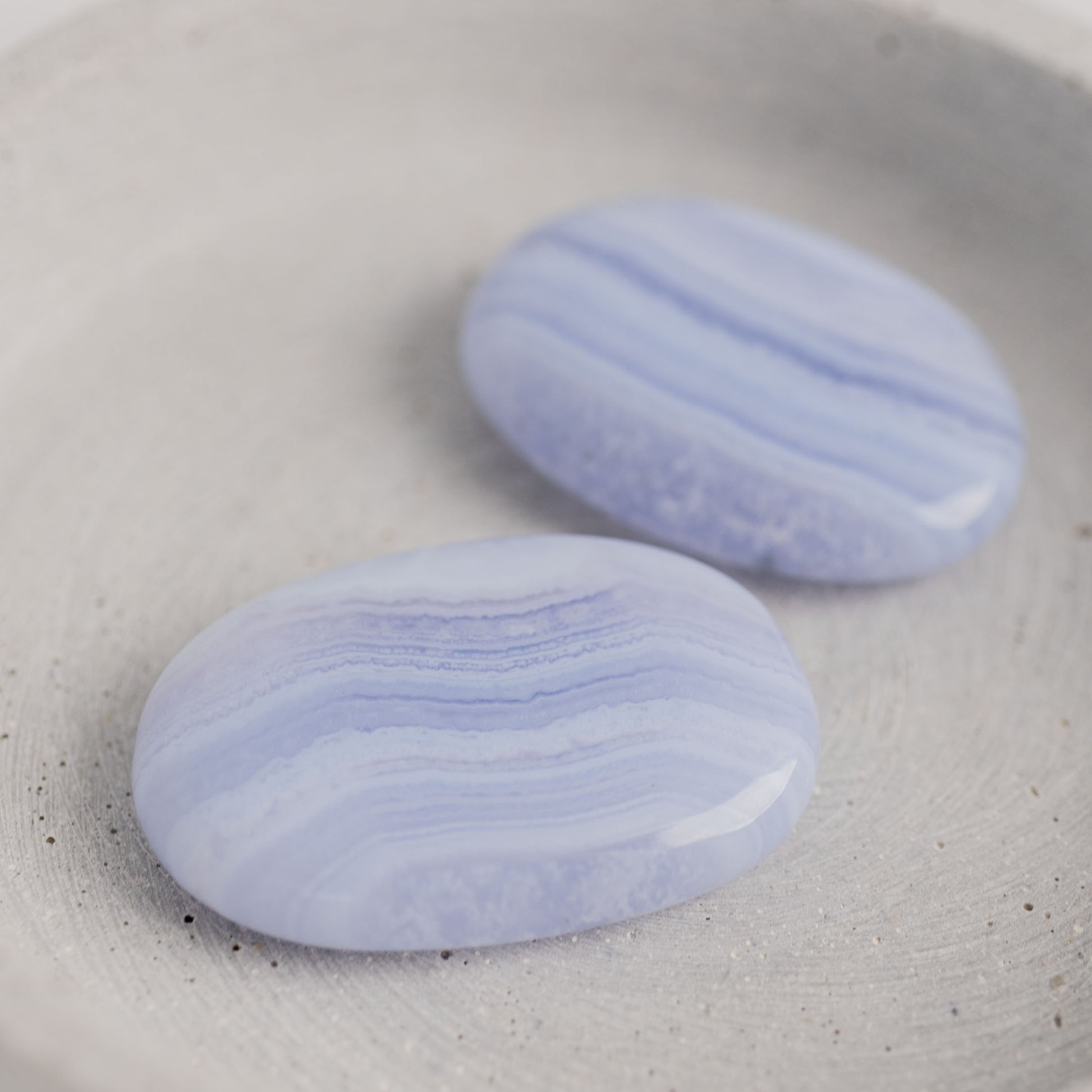 Flachstein Chalcedon – Kommunikation, Ausdruck & Sanftmut.