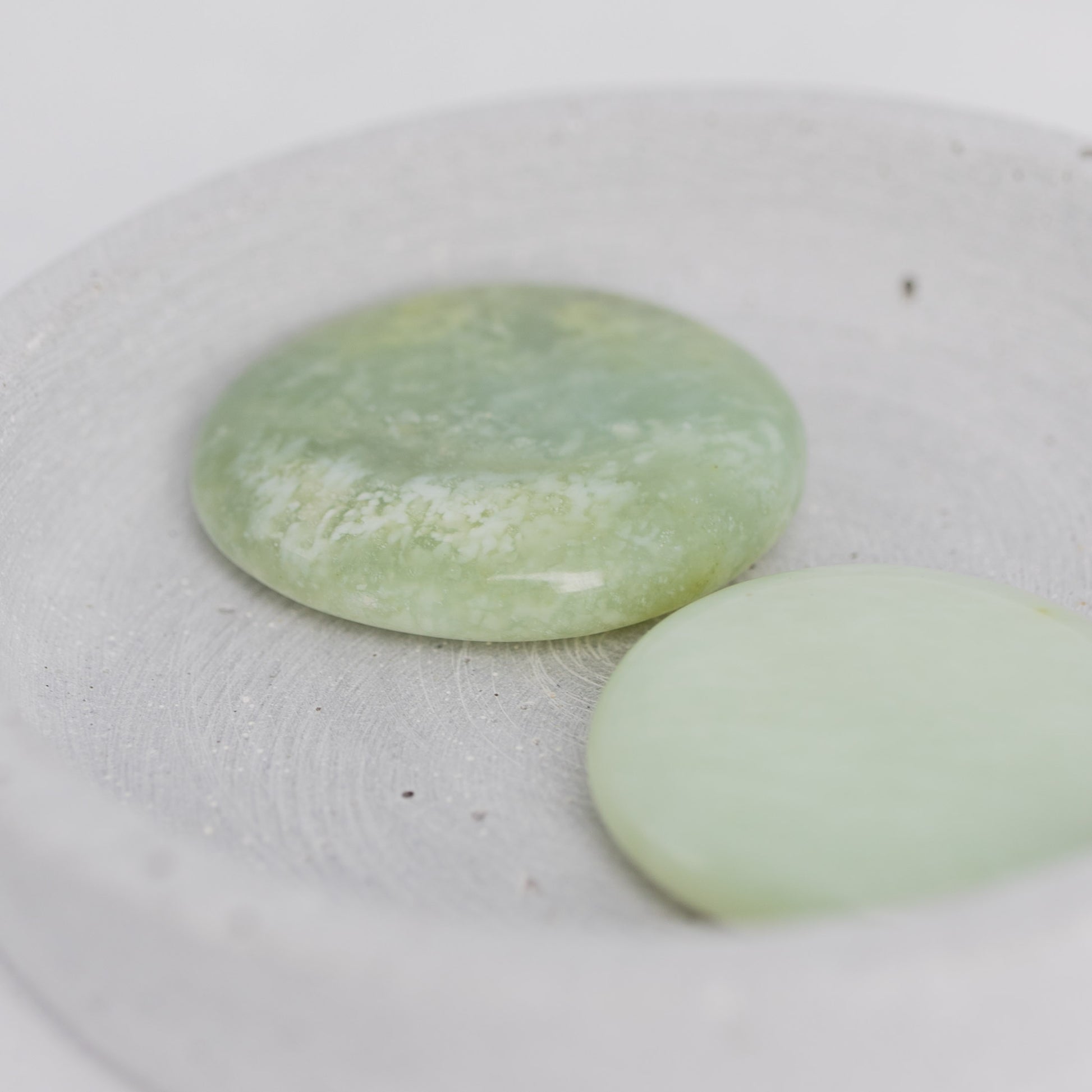Flachstein Jade – Harmonie, Heilung & Einklang mit der Natur