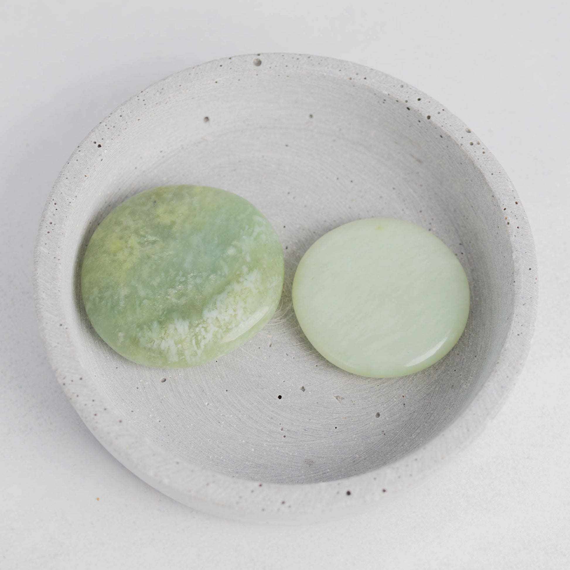 Flachstein Jade – Harmonie, Heilung & Einklang mit der Natur