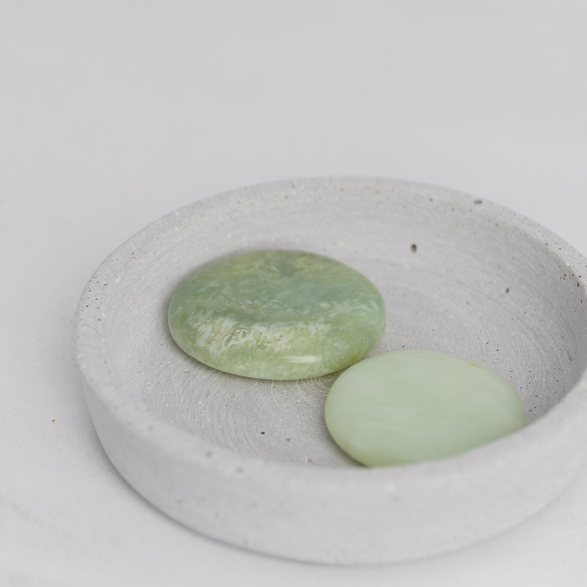 Flachstein Jade – Harmonie, Heilung & Einklang mit der Natur