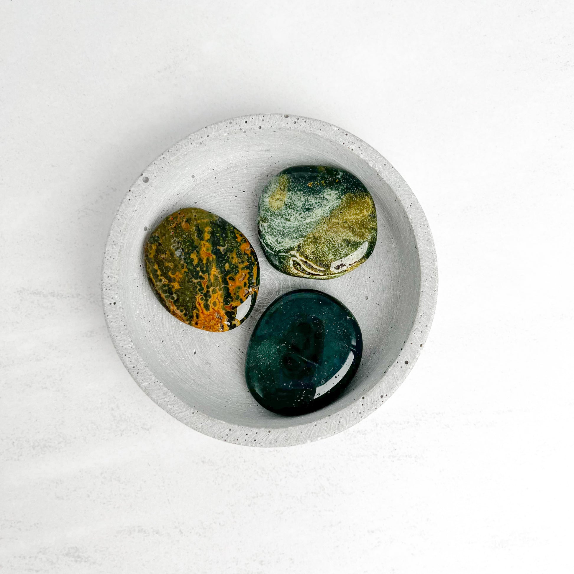 Flachstein Ocean Jaspis – Heilstein für Ruhe, innere Balance, Lebensenergie und die sanfte Kraft des Meeres. Von Moonlight Edelsteine.