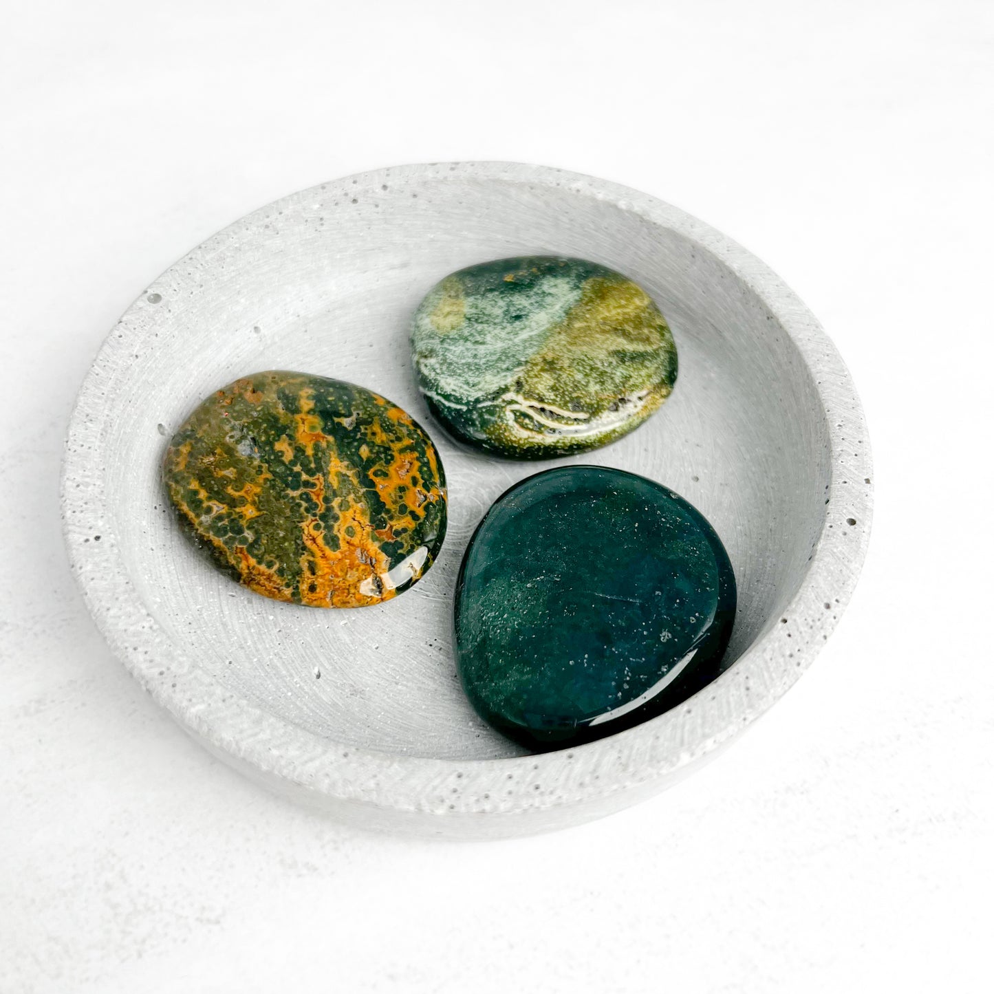 Flachstein Ocean Jaspis – Heilstein für Ruhe, innere Balance, Lebensenergie und die sanfte Kraft des Meeres. Von Moonlight Edelsteine.
