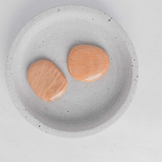 Flachstein Rosé Mondstein – weiche, feminine Energie & Herzenswärme.