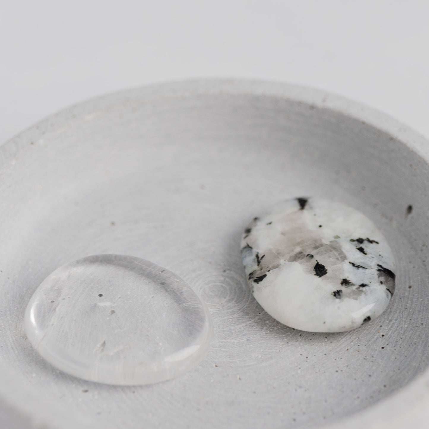 Flachstein-Set Zurück zu mir – Bergkristall & Mondstein für Klarheit & innere Verbindung.