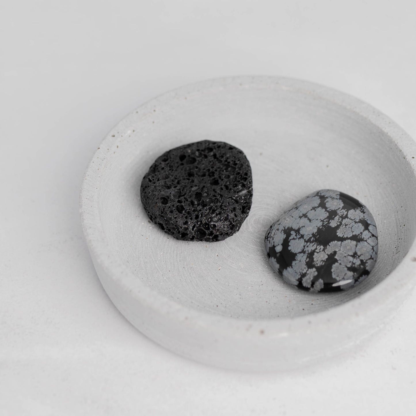 Flachstein-Set Tiefe Heilung – Lava & Schneeflockenobsidian für Transformation & Erdung.