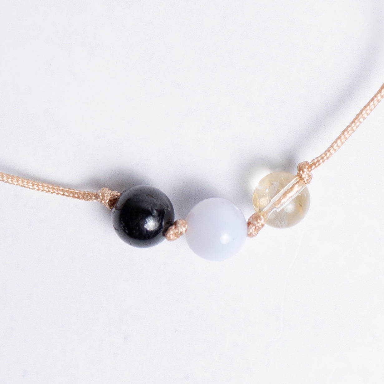 Human Design Armband Manifestor – Citrin, Chalcedon und Schwarzer Turmalin auf Nylonband mit 6mm Perle