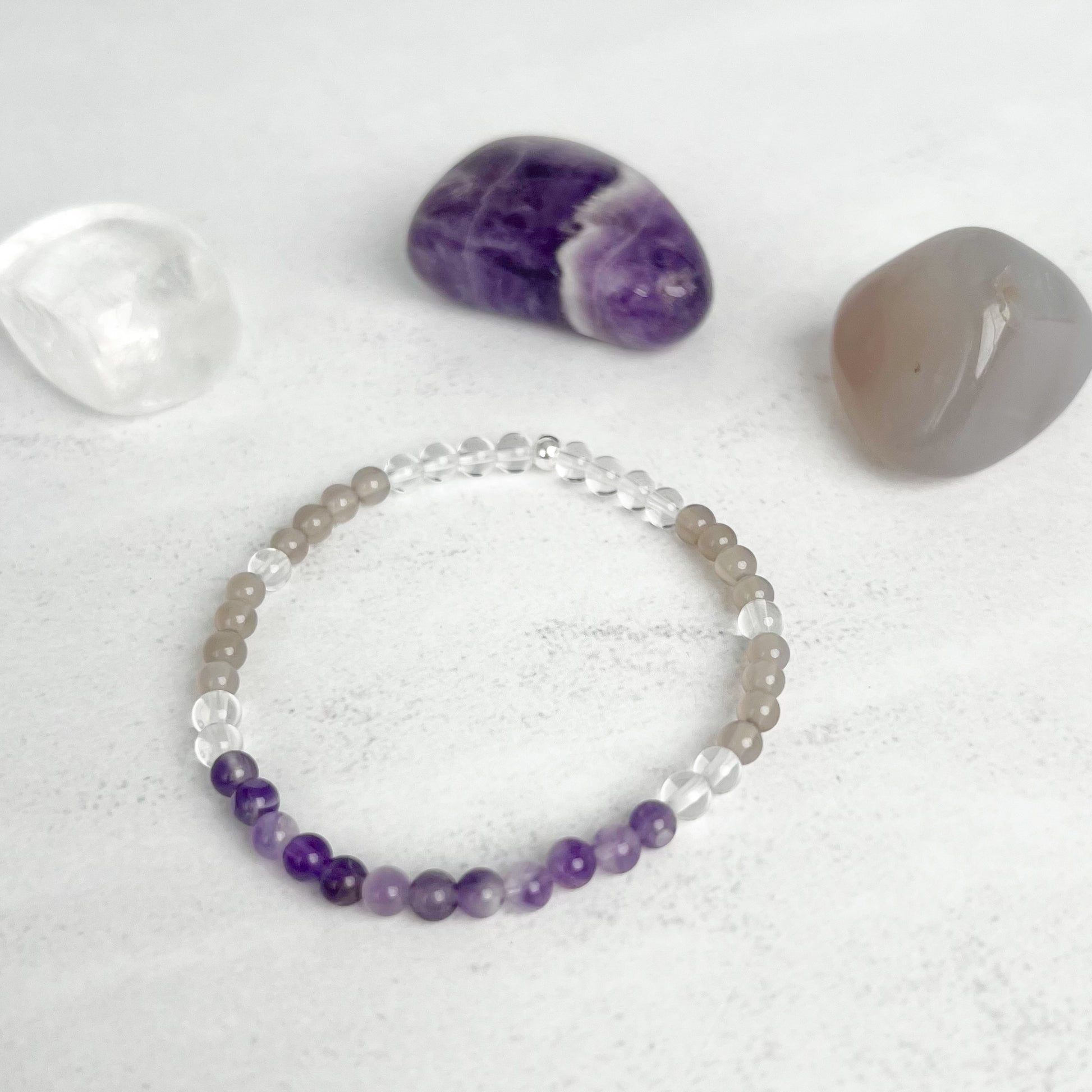Human Design Armband Projektor – handgefertigt mit 4 mm Edelsteinperlen aus Bergkristall, Amethyst & Achat, energetischer Schmuck für Klarheit & innere Führung