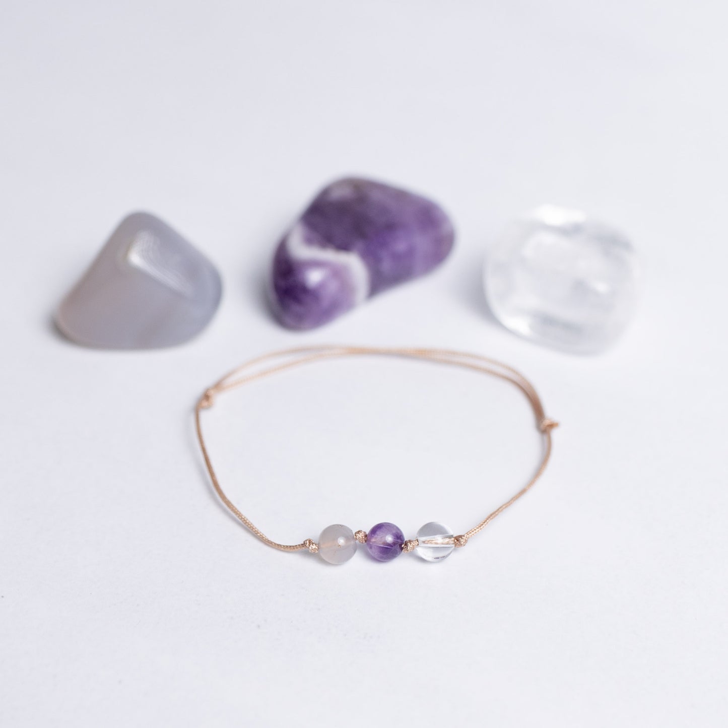 Human Design Armband Projektor – Achat, Amethyst und Bergkristall auf Nylonband mit 6mm Perle