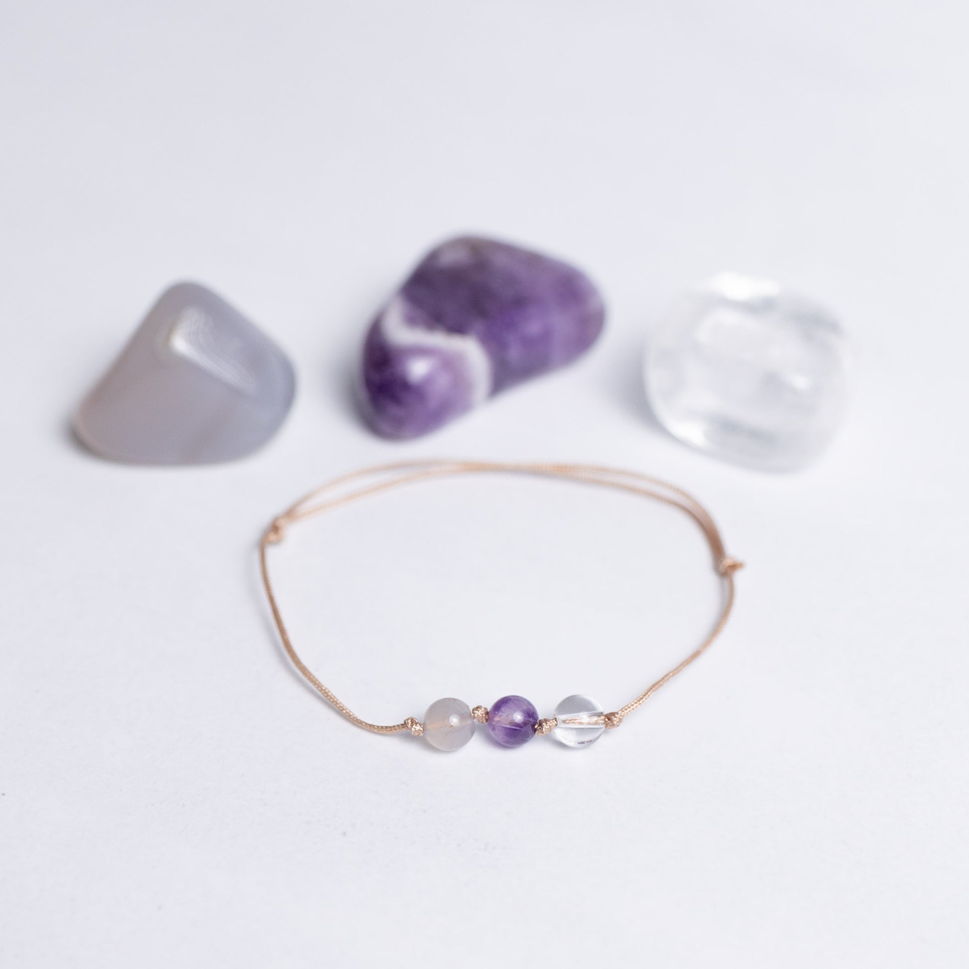Human Design Armband Projektor – Achat, Amethyst und Bergkristall auf Nylonband mit 6mm Perle