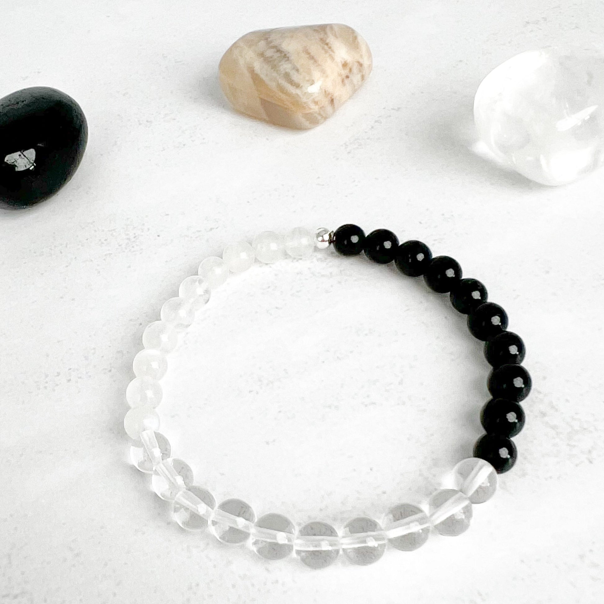 Human Design Armband Reflektor – handgefertigt mit 6 mm Edelsteinperlen aus Bergkristall, Mondstein & Turmalin, energetischer Schmuck für Klarheit & Balance