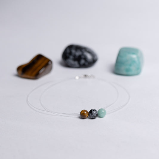 Human Design Kette Generator – Amazonit, Schneeflockenobsidian und Tigerauge auf transparentem Nylonband mit 6mm Perle