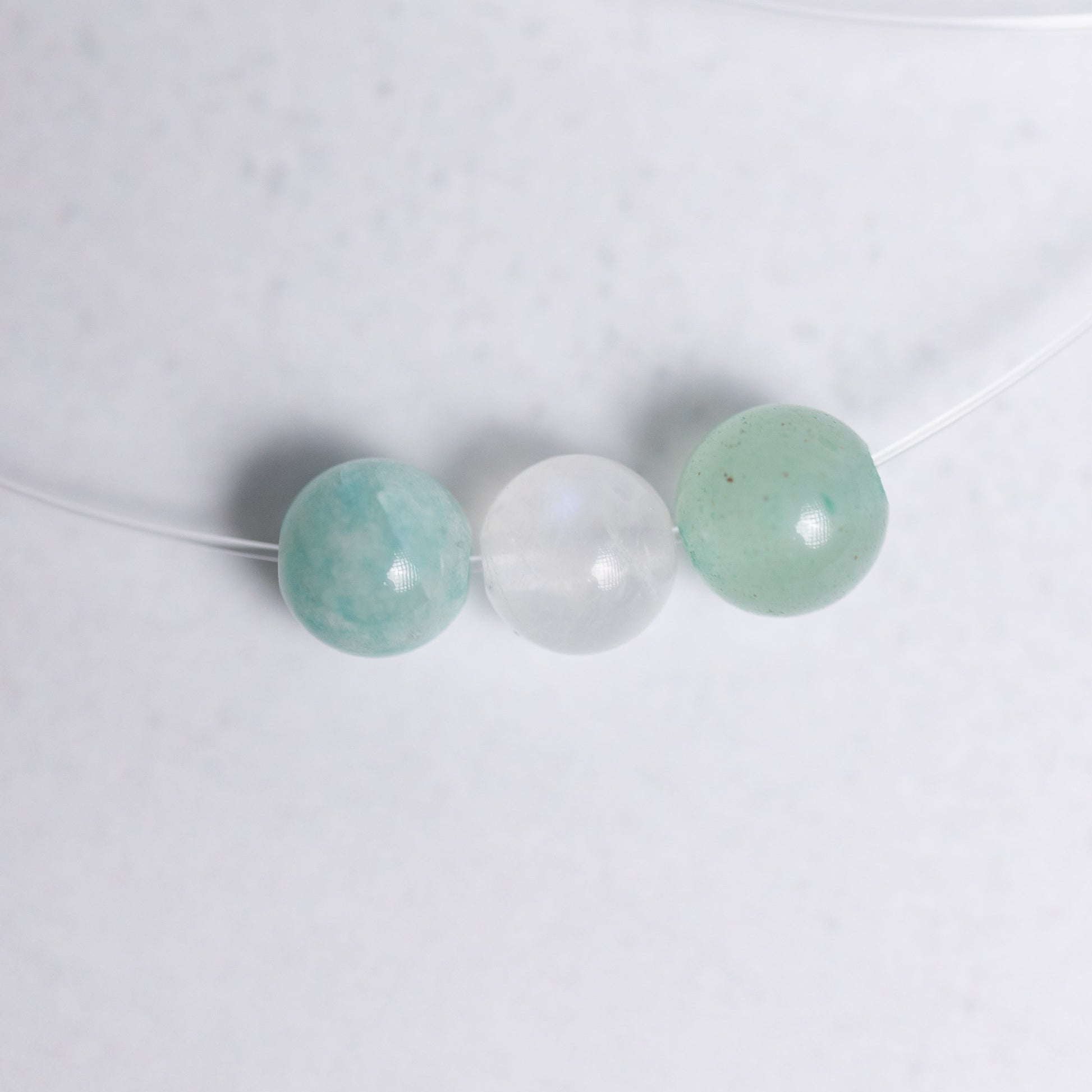 Human Design Kette Manifestierender Generator – Amazonit, Weißer Mondstein und Aventurin auf transparentem Nylonband mit 6mm Perle