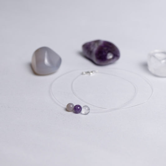 Human Design Kette Projektor – Achat, Amethyst und Bergkristall auf transparentem Nylonband mit 6mm Perle