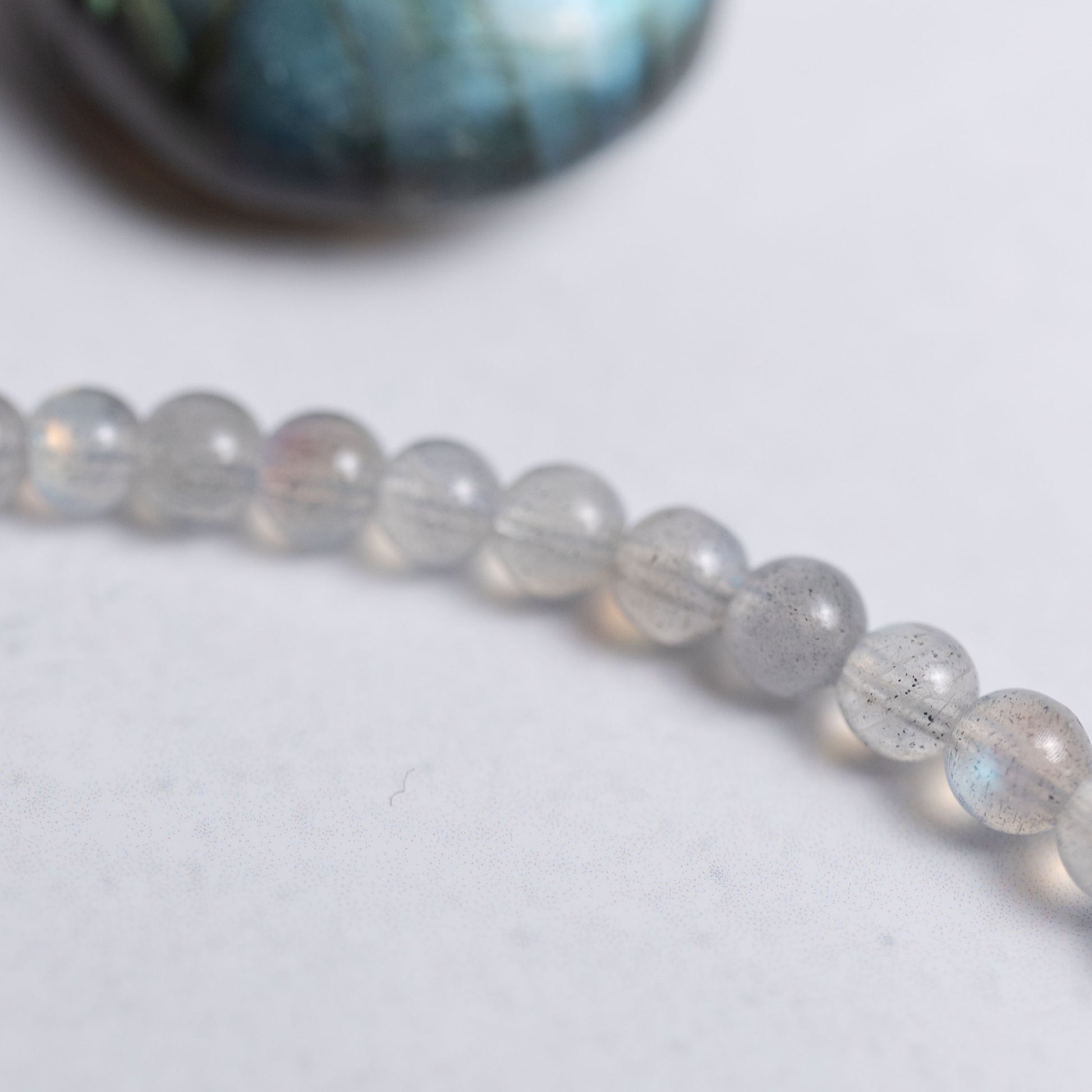 Handgefertigte Kette mit 4mm Edelstein-Perlen – Steinsorte individuell wählbar – einzigartiger Schmuck von Moonlight Edelsteine