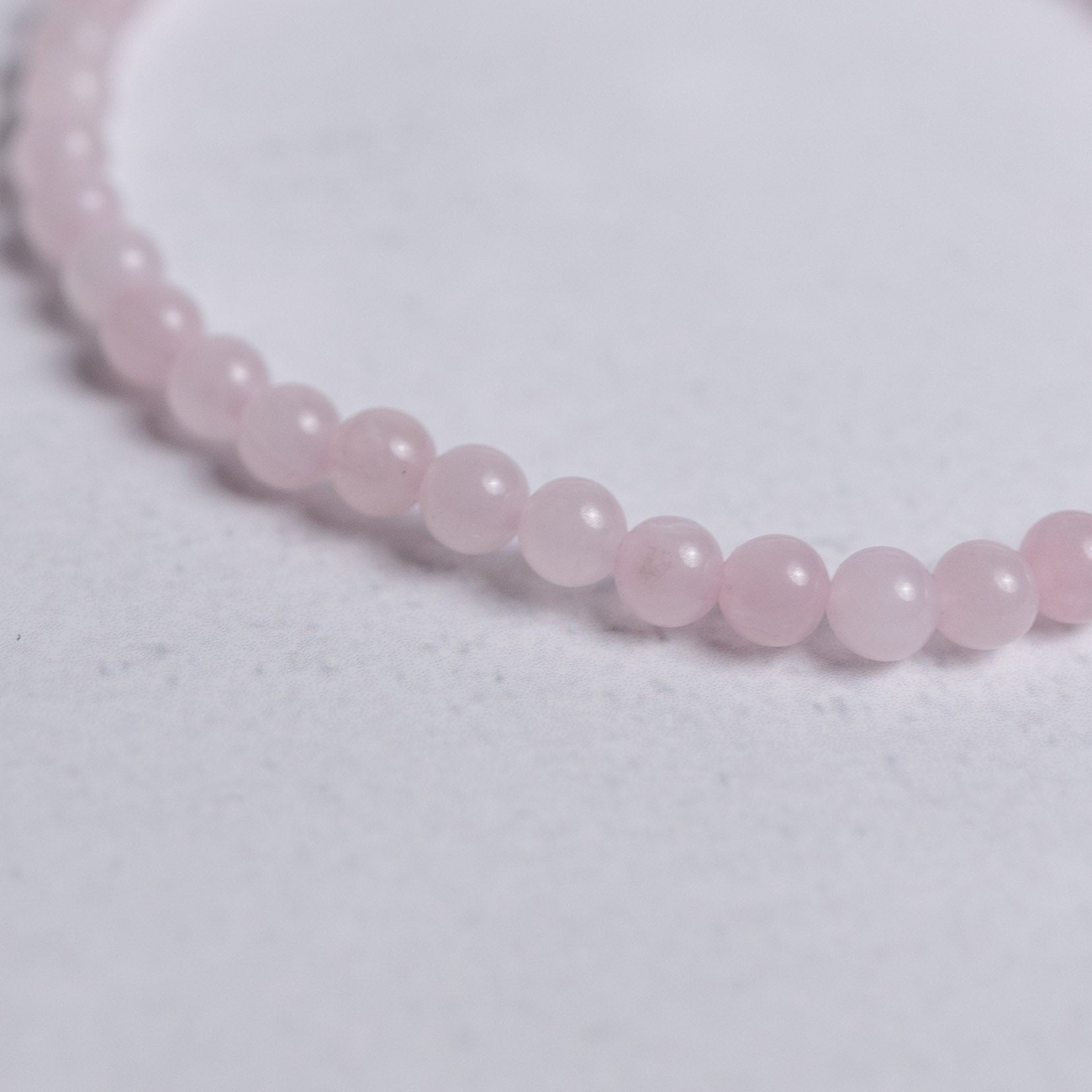Handgefertigte Kette mit 4mm Edelstein-Perlen – Steinsorte individuell wählbar – einzigartiger Schmuck von Moonlight Edelsteine