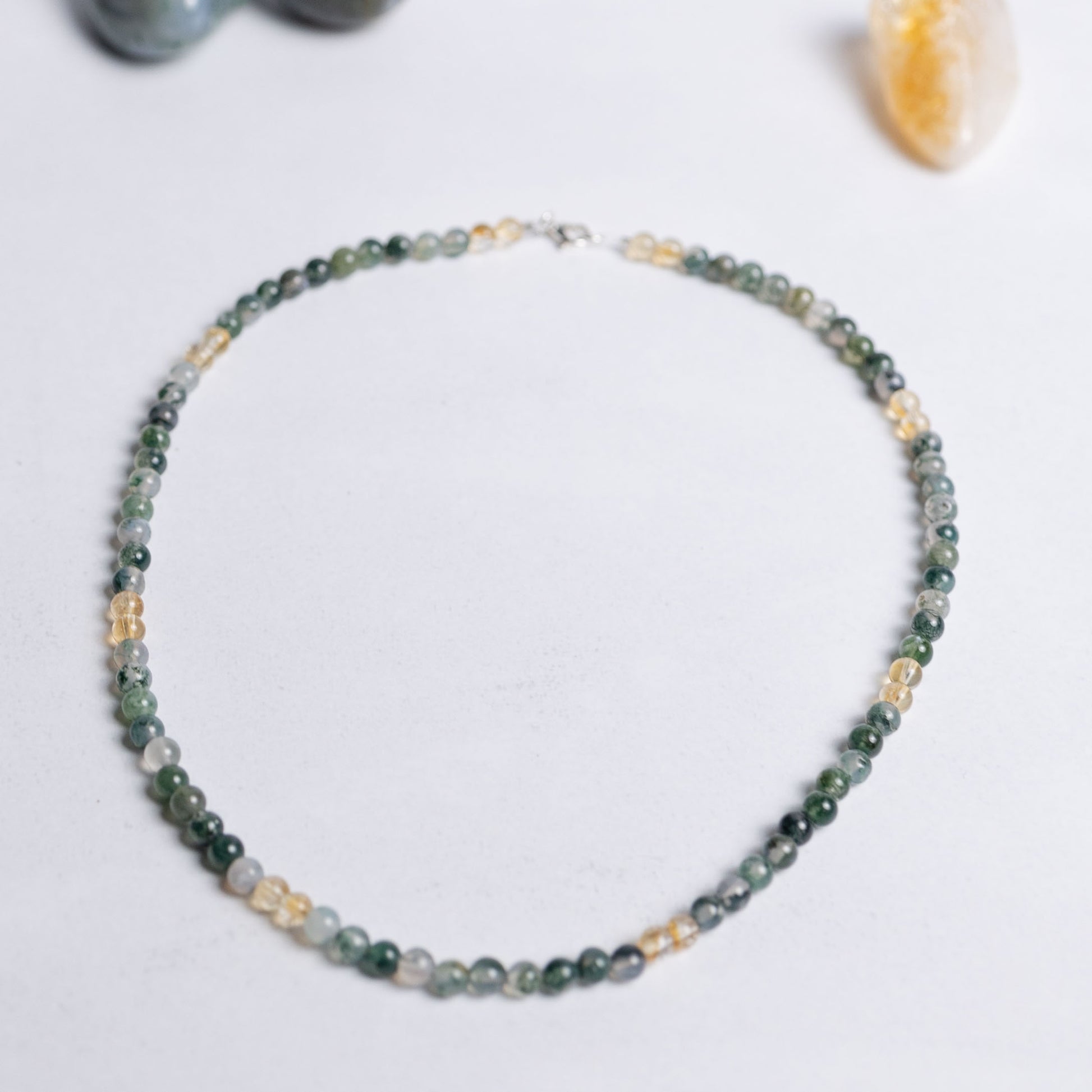 Kette aus der Lass Los Kollektion mit Citrin & Moosachat – handgefertigt, unterstützt beim Loslassen & ins Strahlen kommen