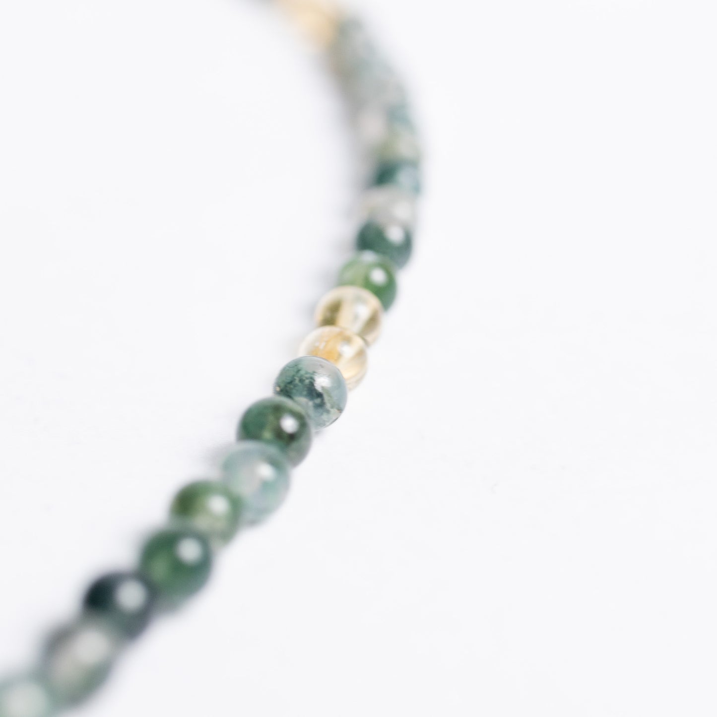 Kette aus der Lass Los Kollektion mit Citrin & Moosachat – handgefertigt, unterstützt beim Loslassen & ins Strahlen kommen