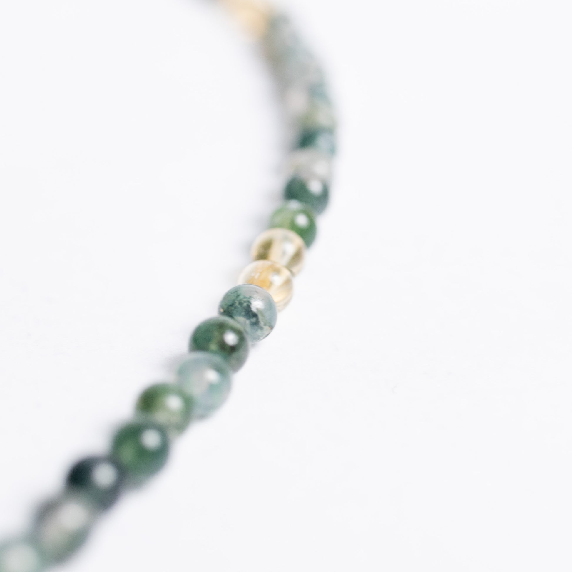 Kette aus der Lass Los Kollektion mit Citrin & Moosachat – handgefertigt, unterstützt beim Loslassen & ins Strahlen kommen