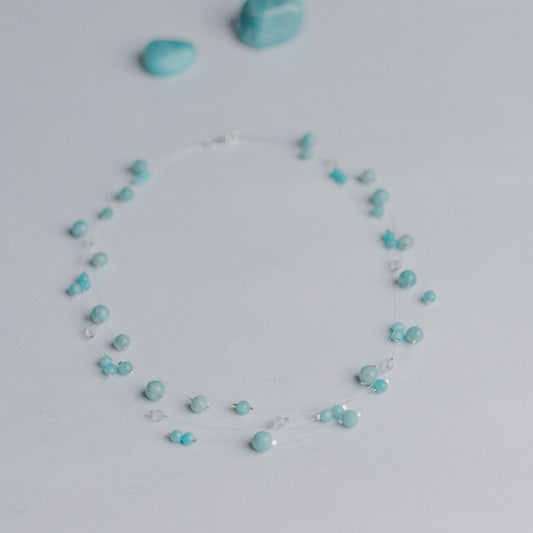 Kette „Linea“ – elegante Schmuckkette mit 5 transparenten Nylonbändern und Edelsteinperlen. Handgefertigt von Moonlight Edelsteine.